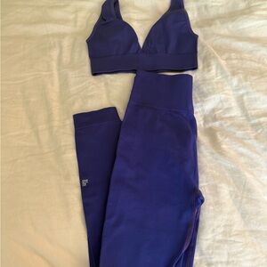 WeWoreWhat Blue Sports Bra  and Legging Set